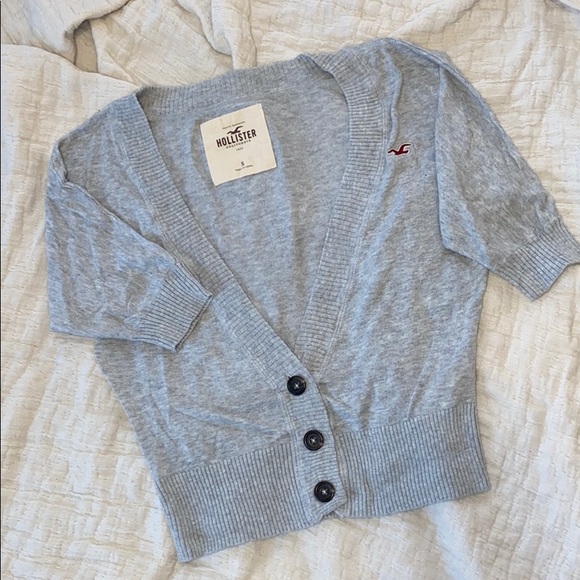 Hollister Sweaters - H o l l i s t e r • Cropped cardigan